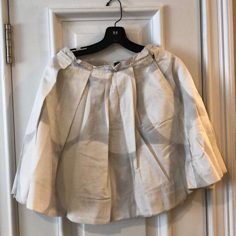 Size 4 Gap skirt with pockets.